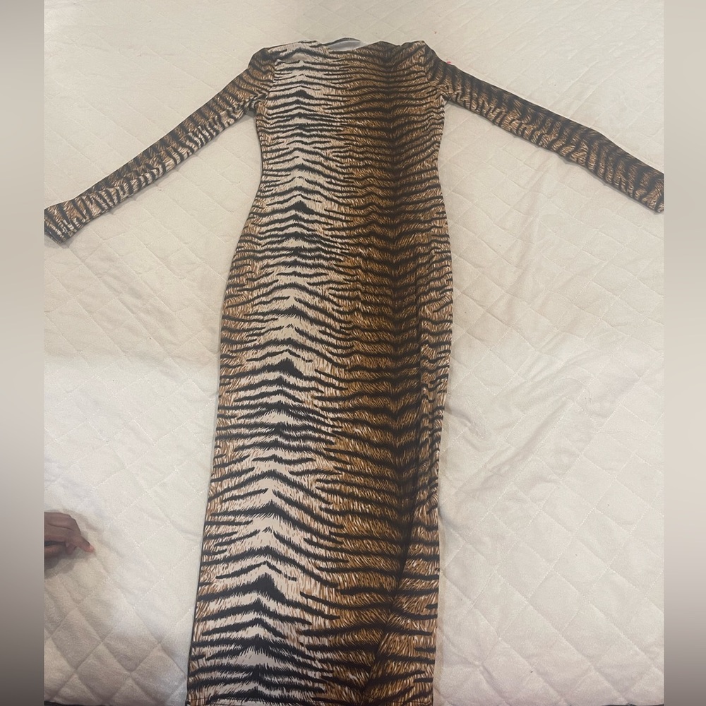 Nice Classy Tiger fitted dress makes your body feel like a Coca-Cola !